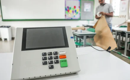 Irmãos Brant - TRE-SP substitui 52 urnas que apresentaram problemas no estado
