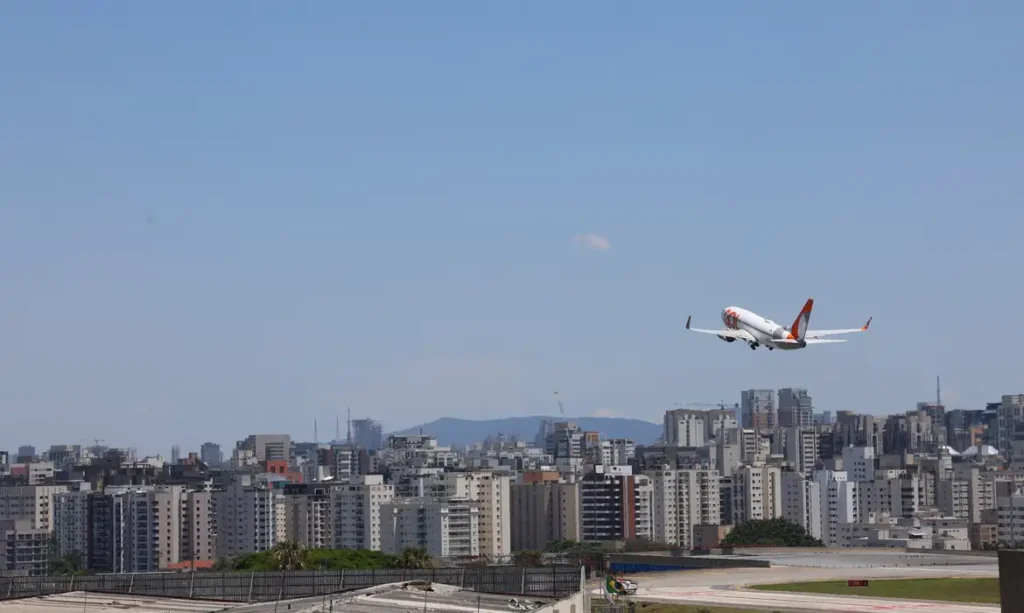 Anac estabelece regras mais restritivas para aviação em Congonhas (SP)