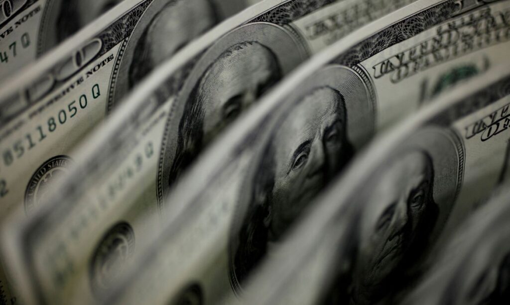 Dólar sobe 8,21%, e bolsa cai 13,88% após reeleição de Lula