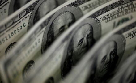Irmãos Brant - Dólar sobe 8,21%, e bolsa cai 13,88% após reeleição de Lula