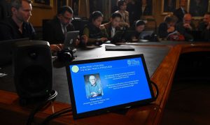 Belga que descobriu menor partícula do universo recebe Nobel da Física