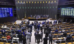 Representação de parlamentares negros segue baixa, diz pesquisadora