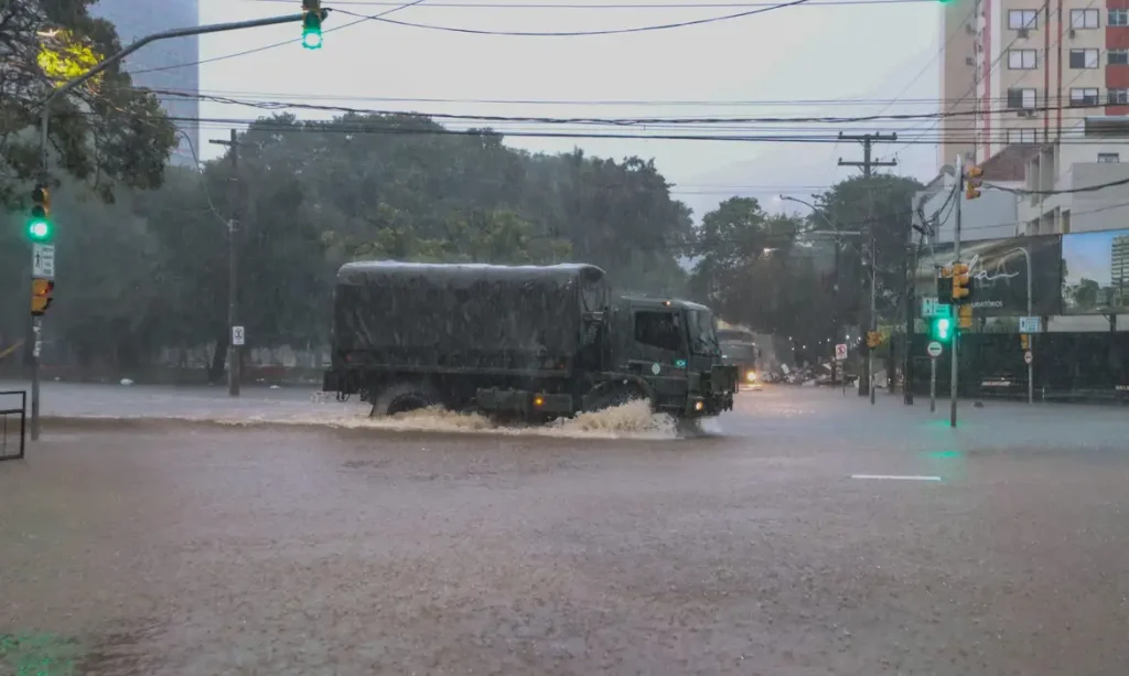 Inmet alerta para grande perigo de tempestade no Sul do país
