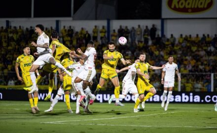 Irmãos Brant - Com um a mais, Mirassol vence e complica Internacional no Brasileirão